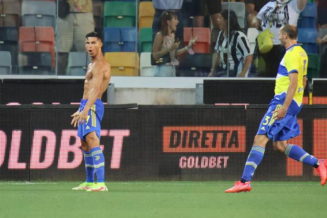  Manchester United新援处子球助球队绝杀 Everton  